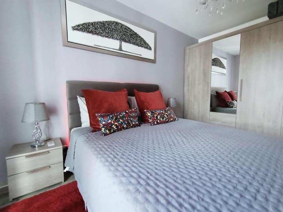 Appartement 4 Pieces - La Rose Des Yvelines - Classe 3 Etoiles Trappes Exterior foto
