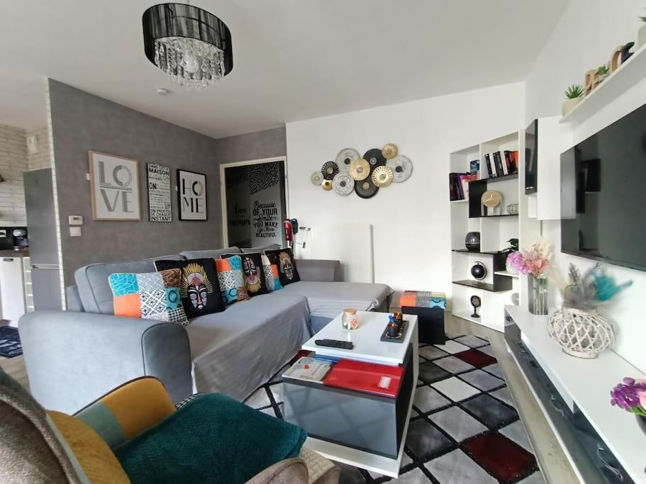 Appartement 4 Pieces - La Rose Des Yvelines - Classe 3 Etoiles Trappes Exterior foto