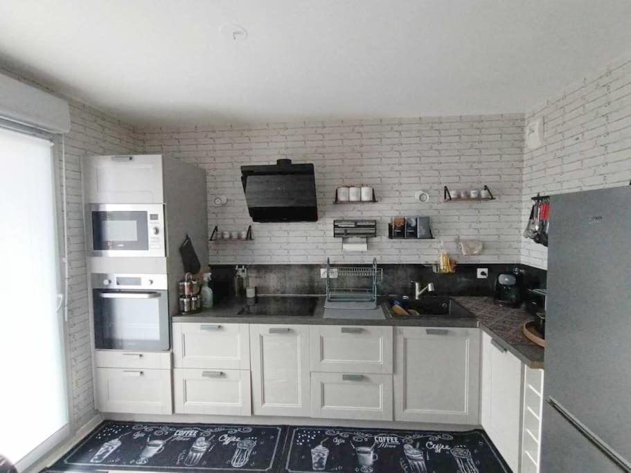 Appartement 4 Pieces - La Rose Des Yvelines - Classe 3 Etoiles Trappes Exterior foto