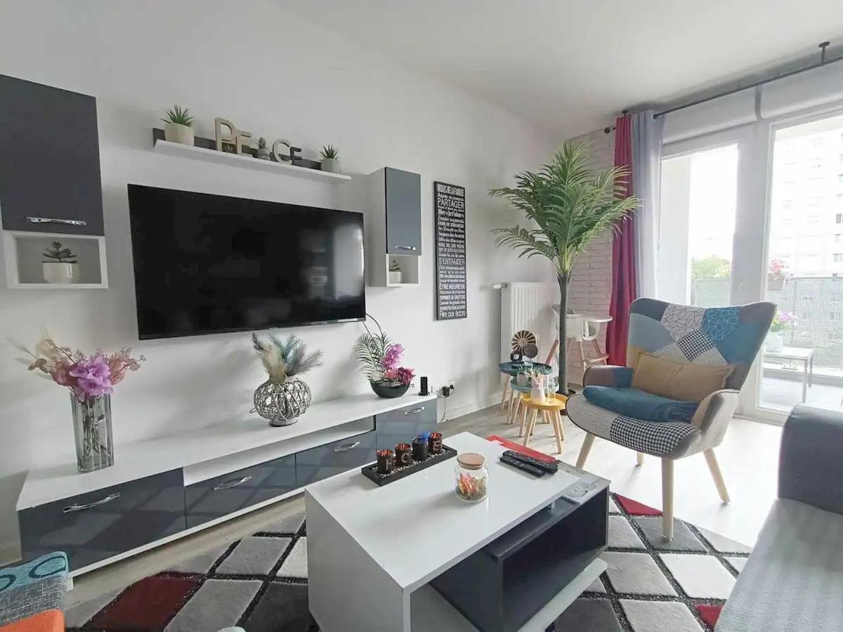 Appartement 4 Pieces - La Rose Des Yvelines - Classe 3 Etoiles Trappes Exterior foto
